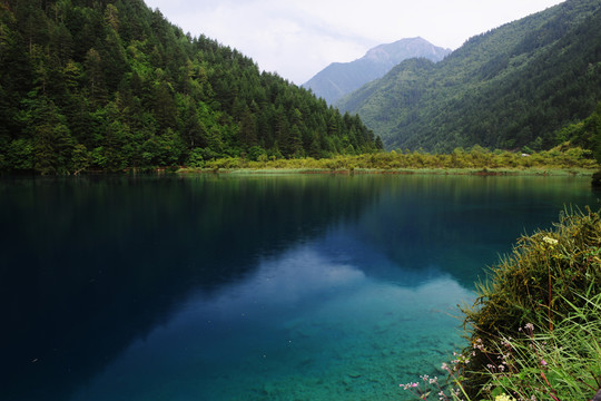 寶藍(lán)靜湖
