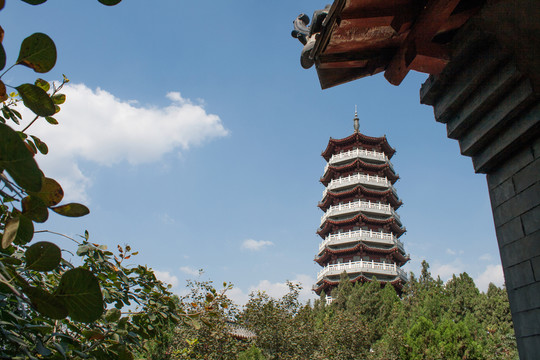 朐山廟宇寶塔