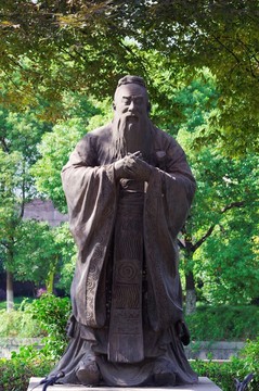 孔子塑像