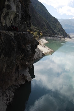 麗江虎跳峽棧道