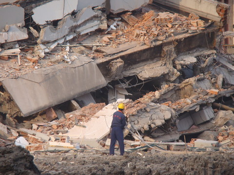 市西中學教學樓爆破