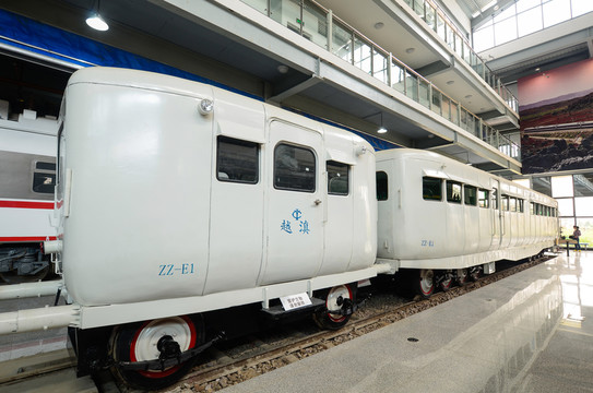 米其林內(nèi)燃動(dòng)車(chē)組（米軌）