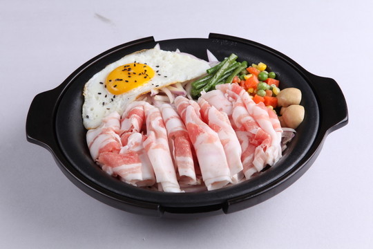 肥牛拌飯