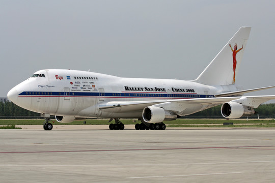 芭蕾舞團(tuán)專機(jī)