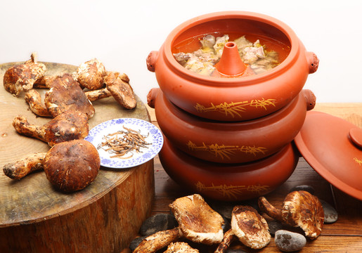 汽鍋松茸土雞湯 養(yǎng)身湯 土雞湯