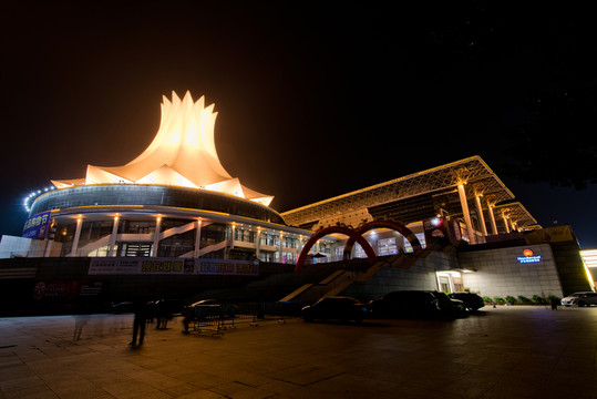 廣西 南寧 會(huì)展中心夜景