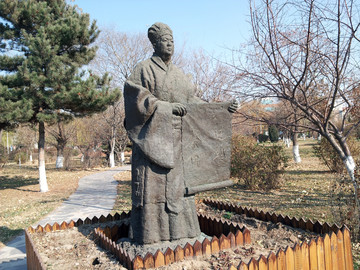 東漢蔡倫造紙塑像