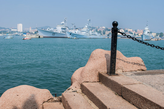 遠(yuǎn)望青島海軍博物館