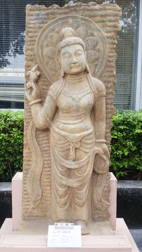 菩薩立像