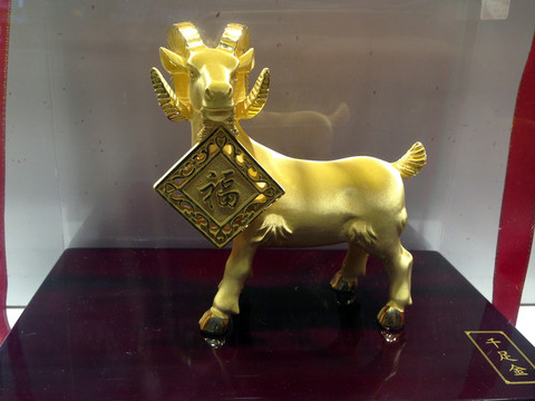 櫥窗 金器 山羊 黃金飾品