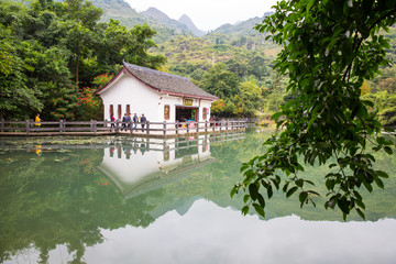 田園景觀 民居建筑 湖水