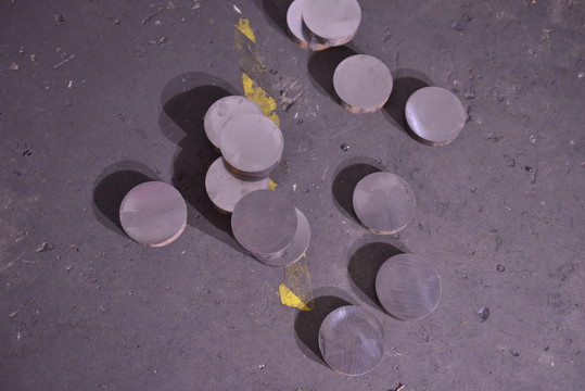 鋸下來的鋼段