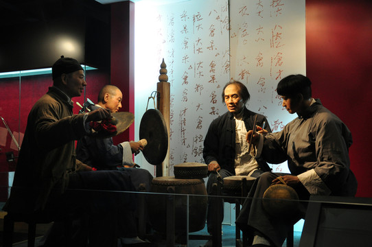 敲鑼打鼓