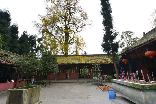 寺廟春秋