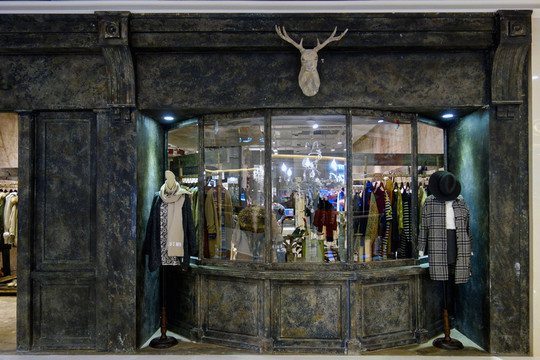 時(shí)尚服裝專賣店櫥窗