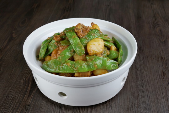 排骨土豆油豆角