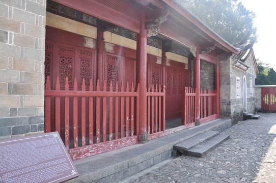 學(xué)校大門