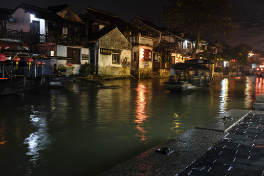 雨夜西塘