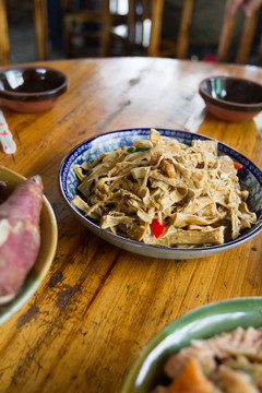 腩肉炒竹筍 餐桌上的美食