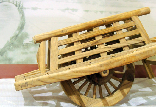 木制獨(dú)輪車模型