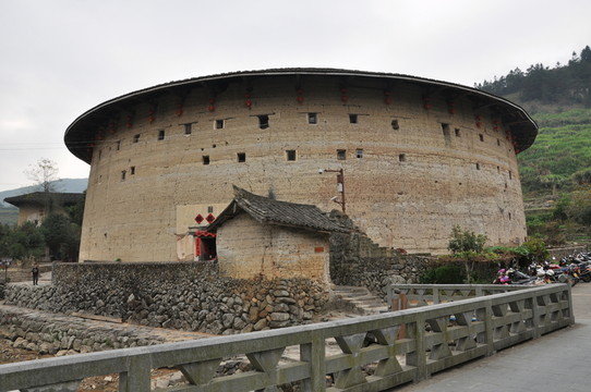 東歪西斜樓 裕昌樓