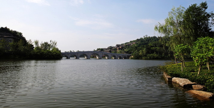 生態(tài)湖