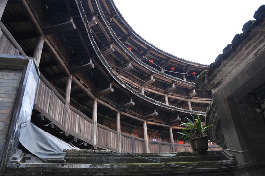 土樓仰拍