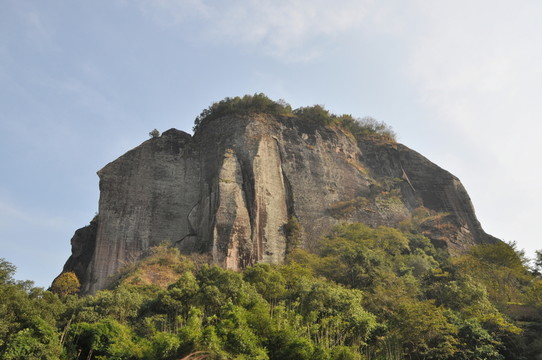 藍天下的一座大山 武夷山