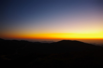 天邊 夕陽(yáng)紅