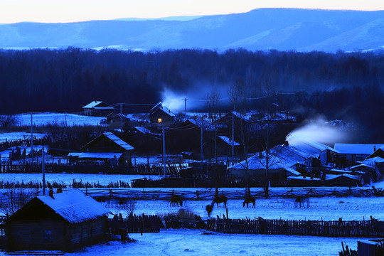 雪色山村