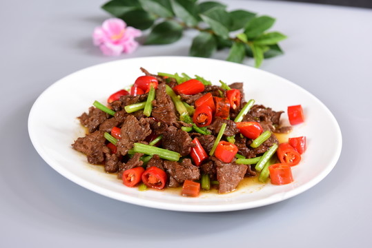 土芹黃牛肉