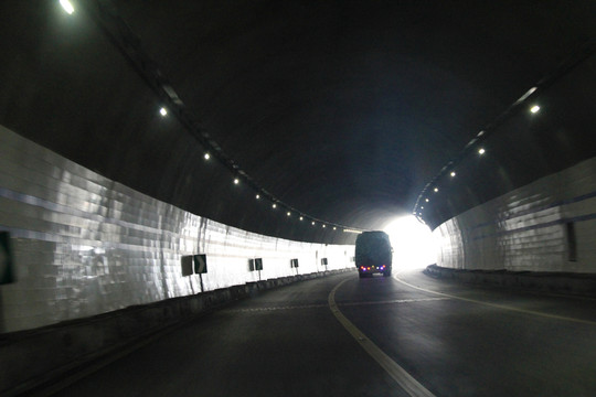 高速路涵洞