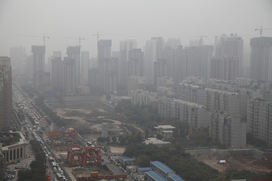 霧霾下的城市風(fēng)光
