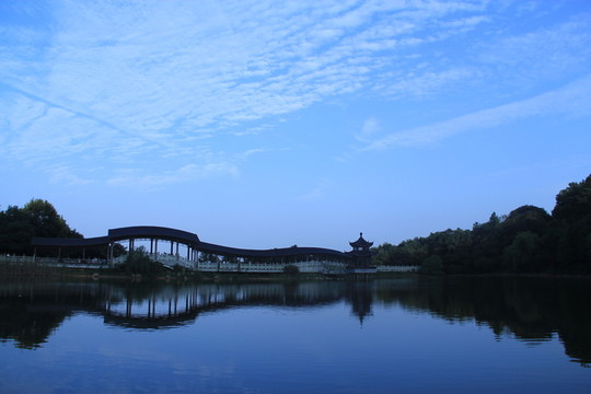 長(zhǎng)沙岳麓山穿石坡湖