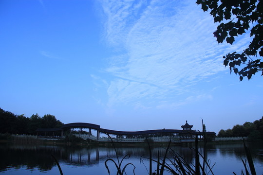 長沙岳麓山穿石坡湖