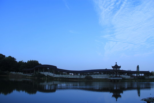 長(zhǎng)沙岳麓山穿石坡湖