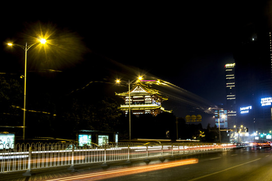 長沙杜甫江閣車流夜景