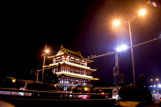 長沙杜甫江閣車流夜景