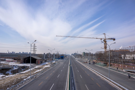 正在修建的公路