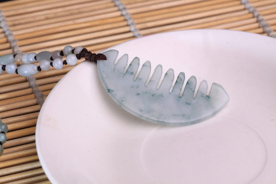毛衣鏈 玉梳子