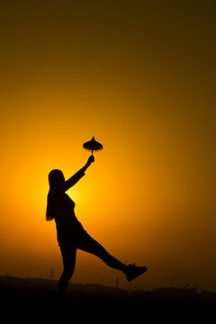 美女人像夕陽剪影