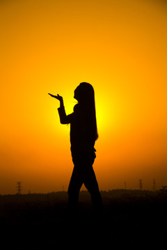 美女人像夕陽剪影