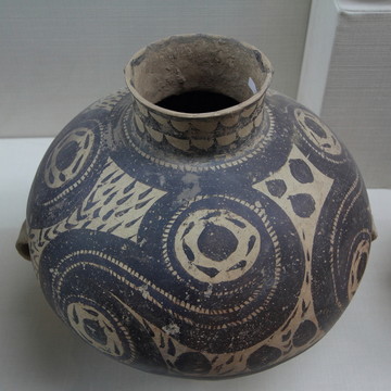 中國(guó)甘肅彩陶罐