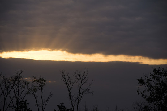 梅溪湖夕陽日落一線天