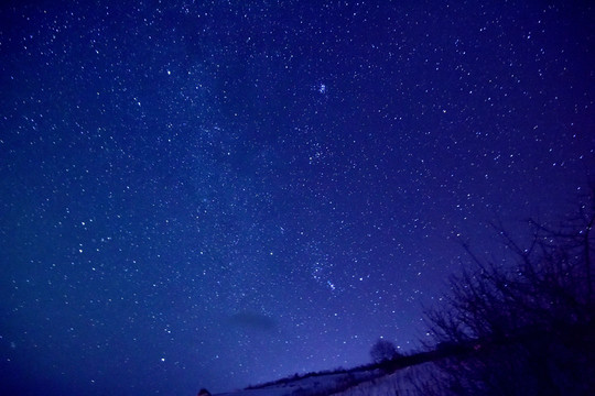 松岭雪村星空