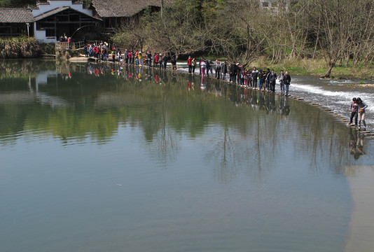 婺源彩虹橋 河中水壩