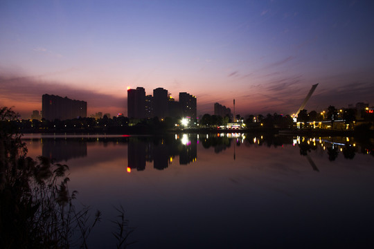 長(zhǎng)沙月湖公園晚霞夜景