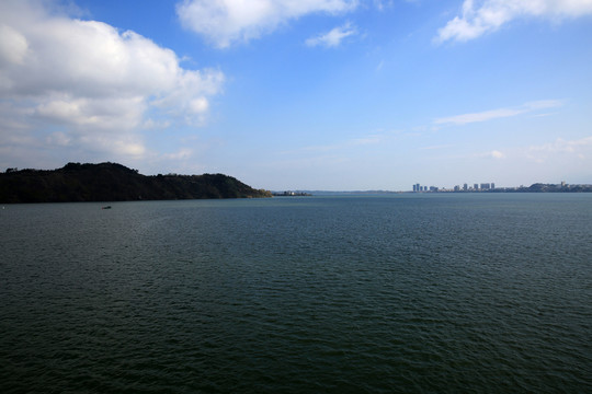 水天一色
