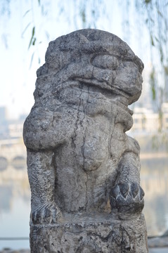 形態(tài)各異的小石獅子