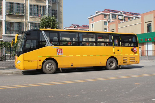 校車